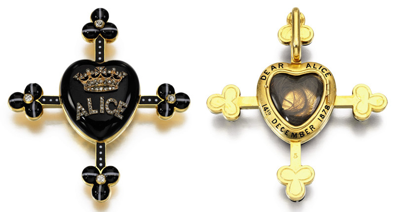 This hardstone, enamel and diamond cross pendant circa 1878 centers on an onyx heart with “Alice” beneath a coronet, likely commissioned by Queen Victoria to commemorate the death of Princess Alice. The other side has a glazed compartment that contains a lock of hair and the inscription “Dear Alice 14th December 1878,” the date of her death. (£2,000-£3,000, or about $2,800-$4,200)
