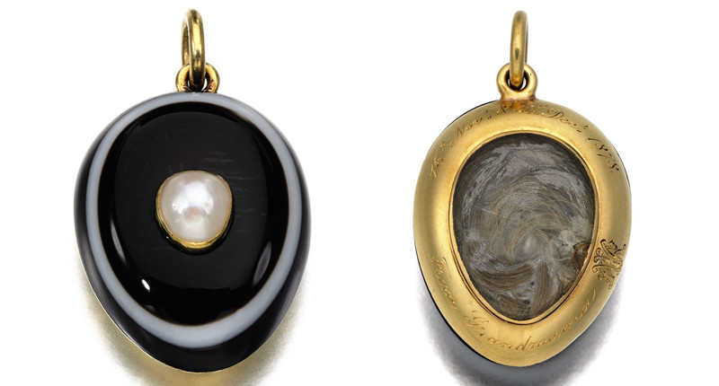 This banded agate and pearl pendant features a glazed compartment containing a lock of hair and the inscription “16th Nov & 14th Dec 1878 From Grandmama VR.” Queen Victoria commissioned the piece in 1878 as a mourning jewel on the death of her granddaughter Princess Marie and her daughter Princess Alice, both of whom both died of diphtheria that year. (£1,000-£1,500, or about $1,400 to $2,100)