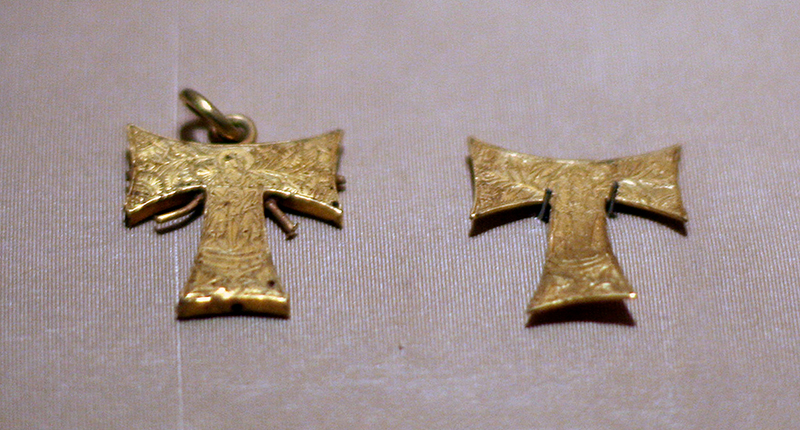 Cast and engraved gold Tau Cross pendants circa 1485 England from the Cloisters Collection at The Metropolitan Museum of Art in New York (Image courtesy of Wikimedia Commons/shooting_Brooklyn)