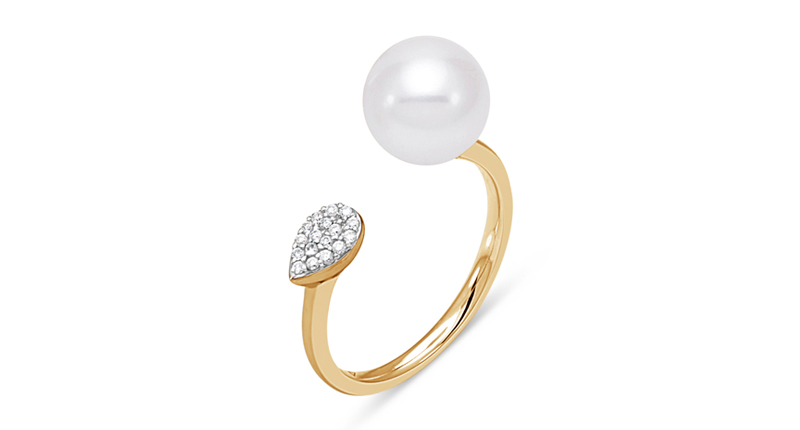 The Geo Teardrop ring from Mastoloni features a 9 to 9.5 mm white round cultured pearl with a teardrop shaped diamond splash, comprised of 17 brilliant diamonds, set in 18-karat yellow gold ($880).