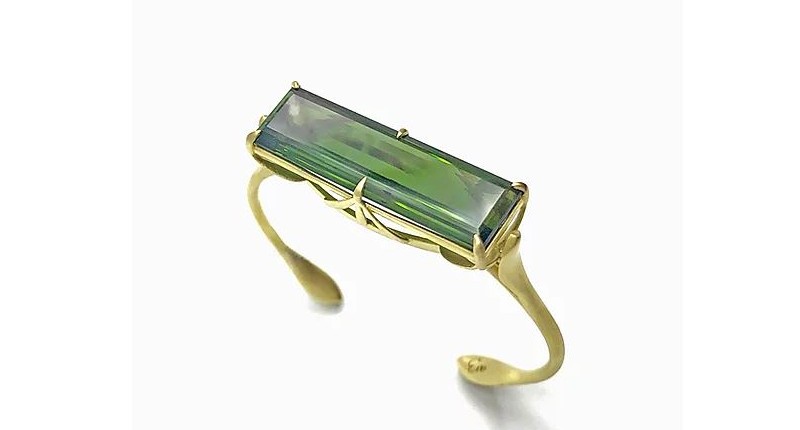 <strong>First place in jewelry from $5,0001 to $10,000, supplier:</strong> Designed by Eve Streicker of Original Eve Designs in New York, New York. An 18-karat recycled yellow gold green tourmaline Jungle bracelet (31.70 carats) with a matte satin finish