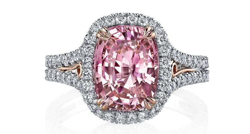 Omi Privé’s ring features a 4.17 carat oval padparadscha and 0.75 carats of brilliant round diamonds, set in platinum with 18-karat rose gold details. 
