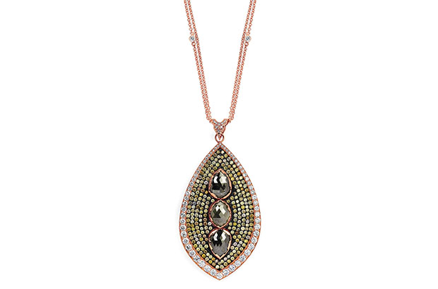 Sara Weinstock’s Black Taj pendant boasts three gray opaque center diamonds surrounded by champagne and white diamond accents and set in 14-karat rose gold ($25,670).<br />
<a href="http://www.saraweinstock.com" target="_blank"><span style="color: #ff0000;">SaraWeinstock.com</span></a>