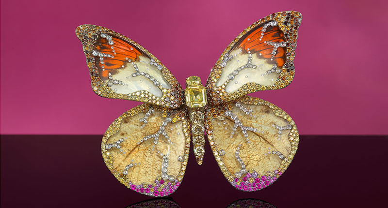 This multi-gem brooch from Chan could garner between $150,000 and $230,000.