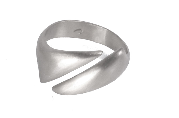 Taking inspiration from the chock, a piece of hardware that supports a dock line found on a boat, Crusoe Jewelry’s “Adrift Diagonal Open” ring is hand-crafted in matte-finish silver. With its open design, the ring can be worn on any finger ($75).<br />
<a target="_blank" href="http://www.crusoejewelry.com/"><span style="color: #f5fffa;">crusoejewelry.com</span></a>