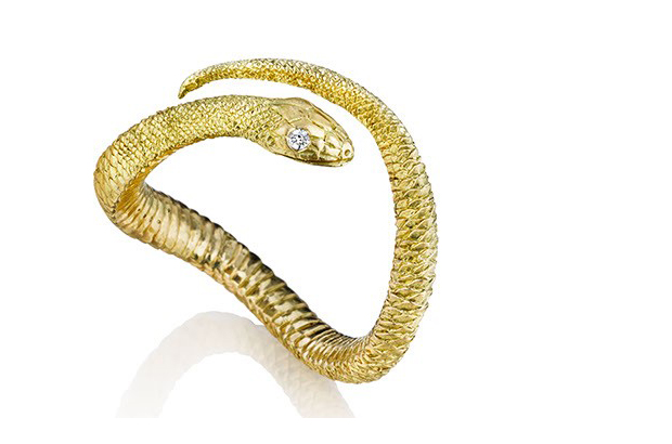 This serpent ring by Anthony Lent is made in 18-karat gold and definitely minds the gap with his diamond eye ($850).<br />
<a target="_blank" href="http://www.anthonylent.com/"><span style="color: #f5fffa;">anthonylent.com</span></a>