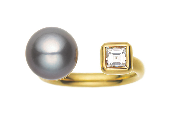Jemma Wynne’s 18-karat gold open ring with a square diamond and Tahitian grey pearl ($5,250)<br />
<a target="_blank" href="http://jemmawynne.com/"><span style="color: #f5fffa;">jemmawynne.com</span></a>