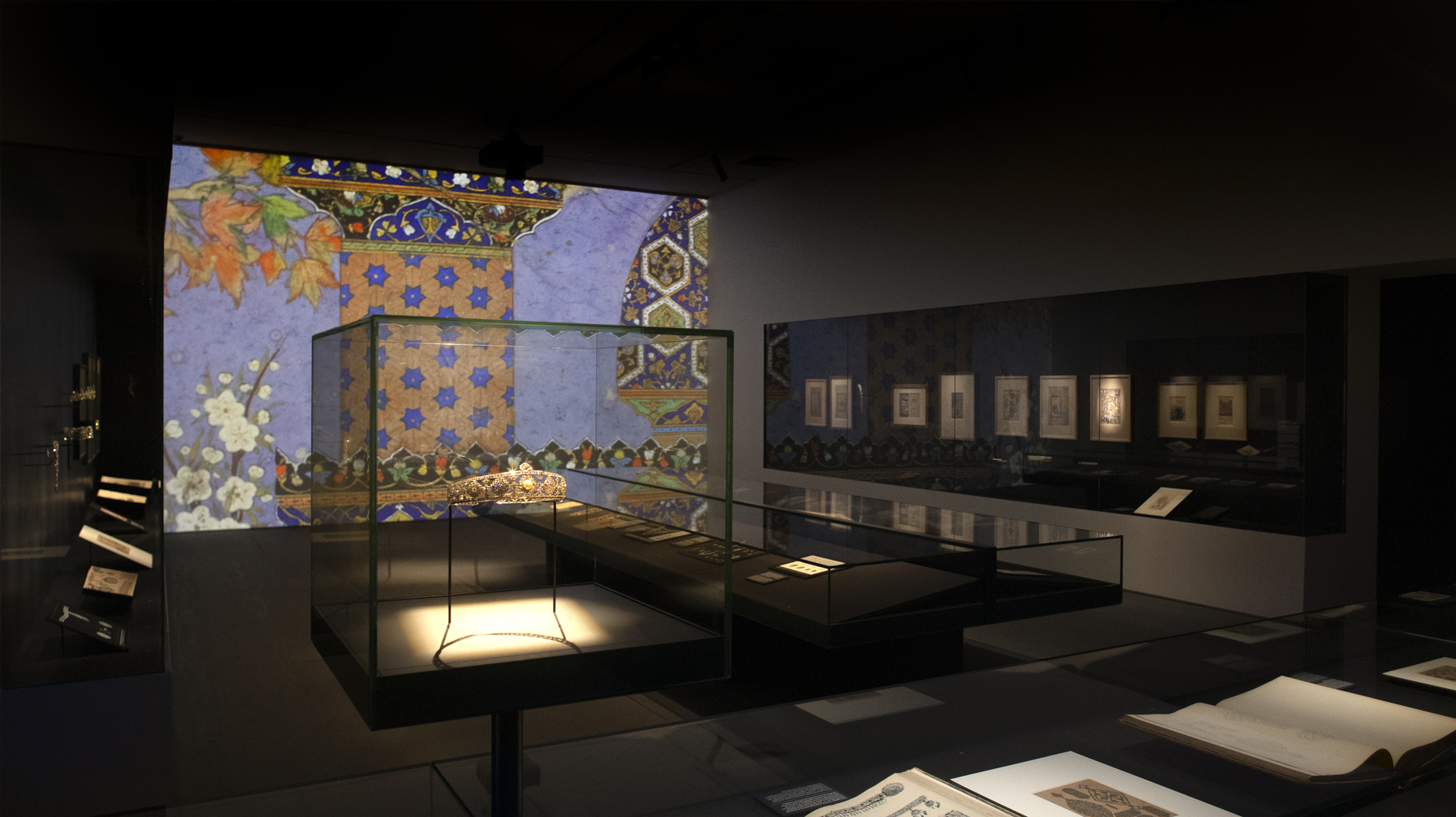 Paris exhibition presents Islamic art on Cartier high jewellery