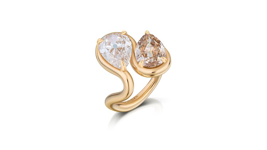 Vanessa Fernández Studio, designed by Vanessa Fernández in Miami. One-of-a-kind handcrafted 18-karat yellow gold toi et moi ring with a 2-carat fancy light brown pear-shaped diamond (VVS2) and a 1.50-carat fancy brown-yellow pear-shaped diamond (VS1) ($50,000) Vanessa Fernández Studio toi et moi fancy color diamond ring
