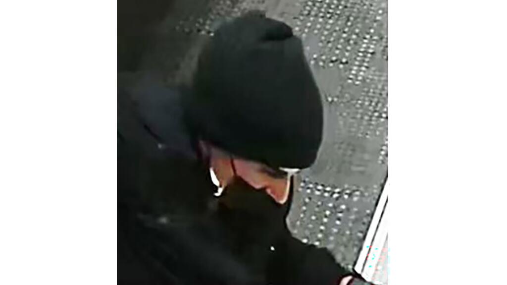 Oregon robbery suspect on surveillance