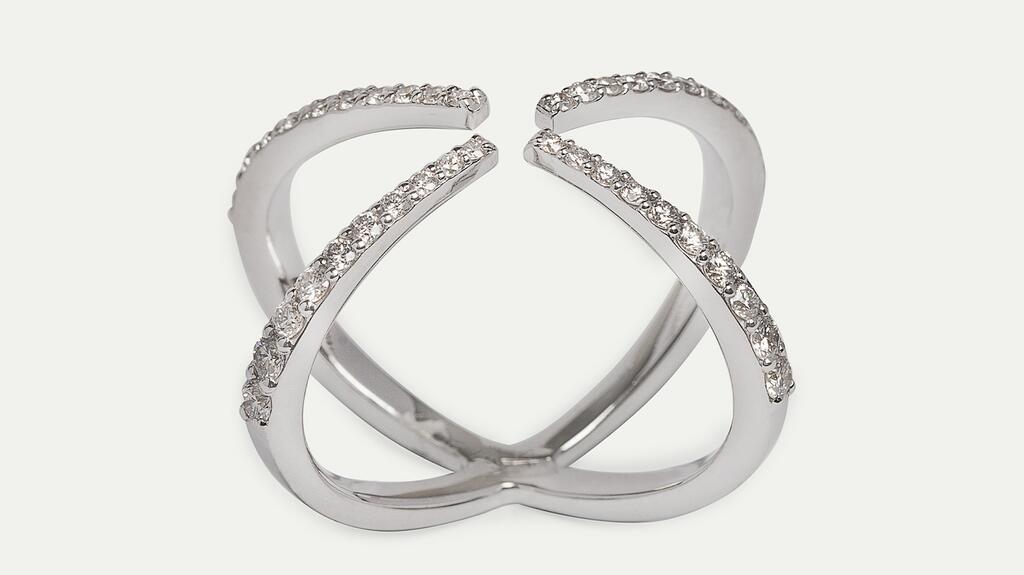 Anty Criss Cross Ring
