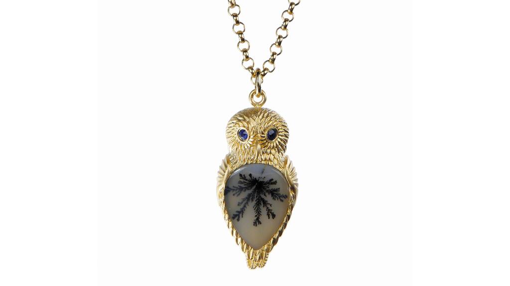 Lunar Rain “Wise Owl Necklace” in 18-karat gold with 2.38 carats of dendritic agate and sapphire