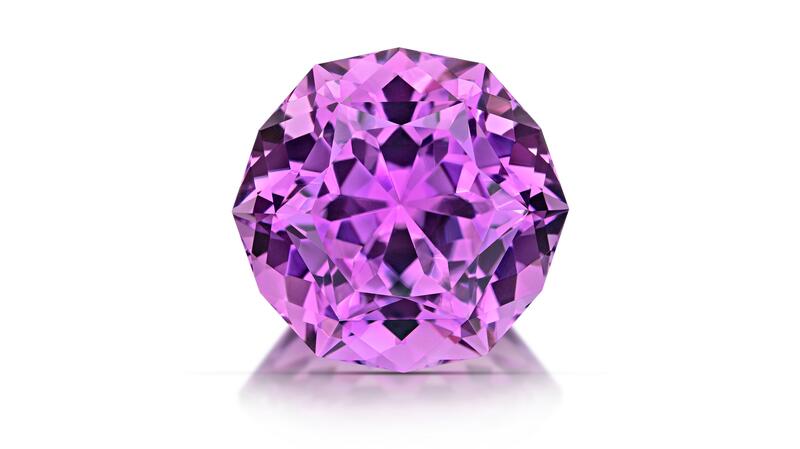 <b>All Other Cut Gemstones, First Place.</b> Ben Kho of Kho International Ltd.’s 32.50-carat sunburst-cut kunzite