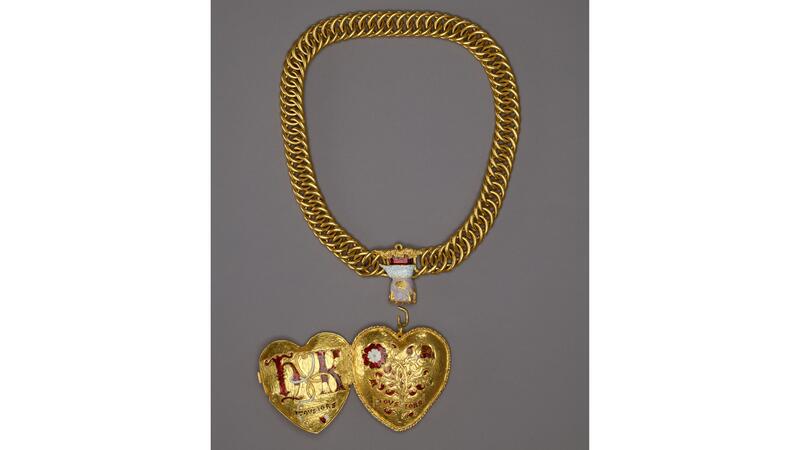 Tudor Heart pendant open
