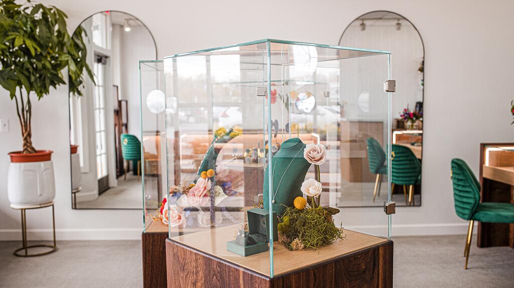 A peek inside Bloomstone Jewelers, Polamalu’s lab-grown diamond jewelry store (Photo credit: Hickok Photography) Interior of Bloomstone Jewelers in Annapolis, Maryland