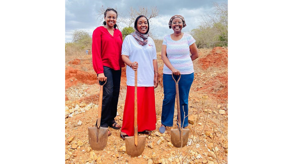 This picture was taken in October 2021 when a delegation of Kenyan miners, government officials, and AWEIK leaders came to the Moyo Tanzania Market Day to see how it worked. Pictured from left to right are AWEIK CEO Hannah Wang'ombe, TAWOMA Chairwoman Salma Kundi Ernst, and Pact Kenya Director Jacquie Ndirangu. (Photo credit: Norbert Massay/Pact)