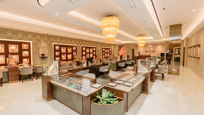 Tanishq Virginia store interior