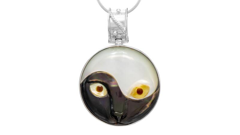 Michou mother of pearl cat pendant