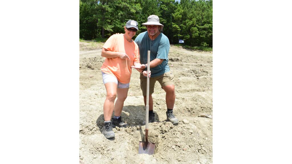 Scott and Jennifer Freitas with The Dash Diamond Dash diamond crater of diamonds