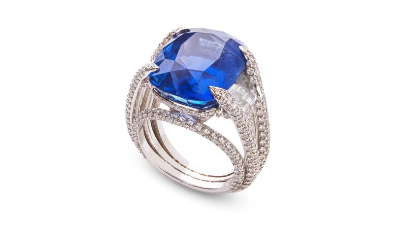 Bonhams Paris 21 carat blue sapphire ring