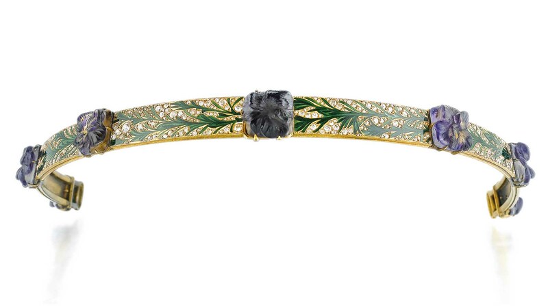 The “Pensées” tiara is decorated with glass pansies, green enamel foliage, and circular, single-cut, and rose-cut diamonds (€150,000-€300,000, or $169,400-$339,000).