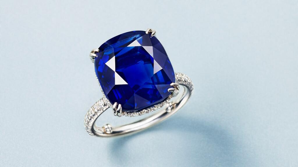 Kashmir sapphire ring