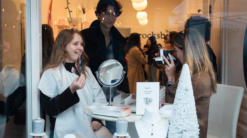 A visitor to Rocksbox’s San Francisco store received a color analysis to see which colors looked best on them. Rocksbox color analysis service