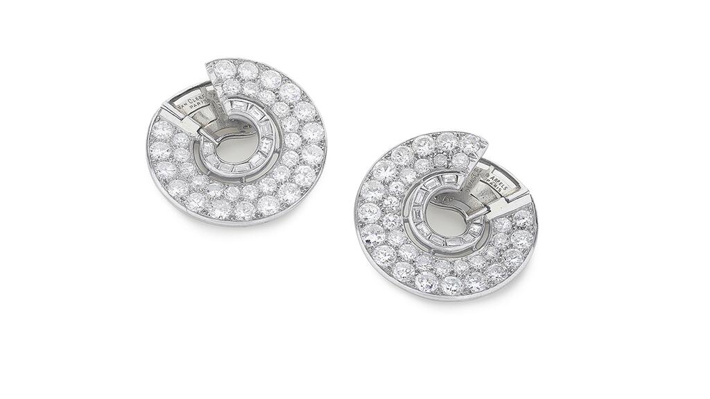 Van Cleef & Arpels diamond “Disques” platinum ear clips, sold for £51,200 ($62,243). Van Cleef & Arpels diamond “Disques” platinum ear clips