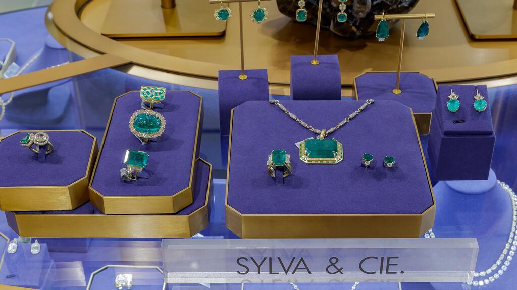 Sylva & Cie emerald jewelry Stanley Korshak Dallas