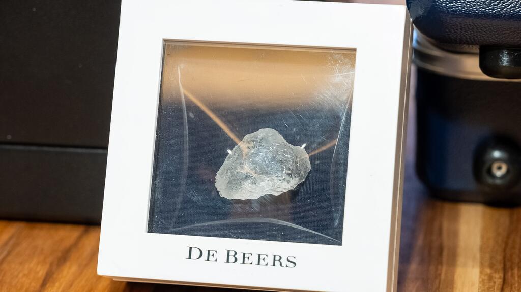 63 carat rough diamond London Jewelers