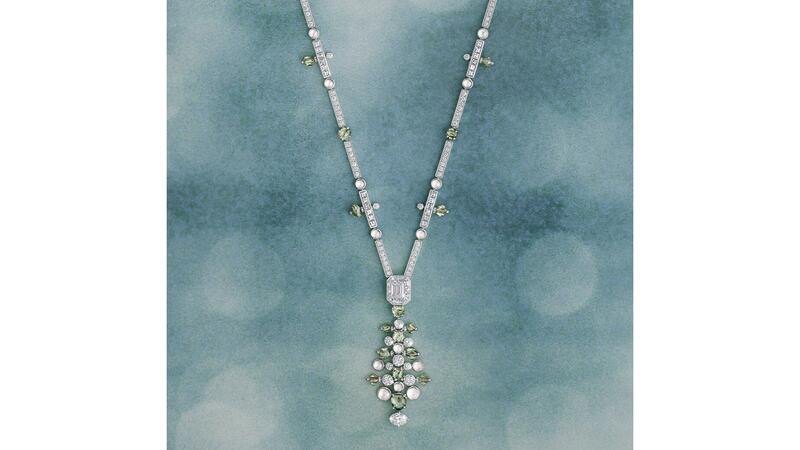 De Beers London Vibrations high jewelry Undulation pendant