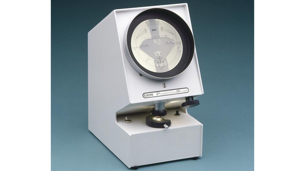 Historic picture of GIA ProportionScope  (Photo © GIA)
