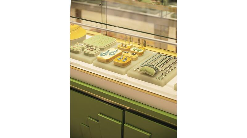 Nakard jewelry display