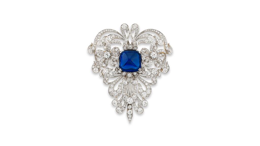 “The Vanderbilt Sapphire” brooch was gifted to Gladys Moore Vanderbilt, Countess Széchényi, by her mother, Alice Gwynne Vanderbilt. Vanderbilt Kashmir sapphire brooch