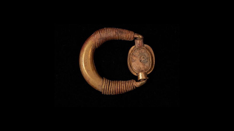 This ring was one of three found at the Tell El-Amarna necropolis.