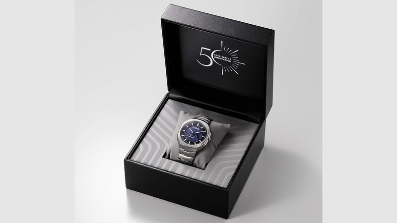 Citizen Eco-Drive Photo silver tone watch in box