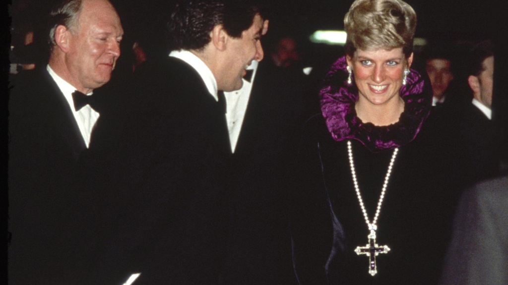 Princess Diana wearing the Garrard amethyst and diamond cross pendant to a charity event in 1987 Princess Diana wearing the Garrard amethyst and diamond cross pendant to a charity event in 1987
