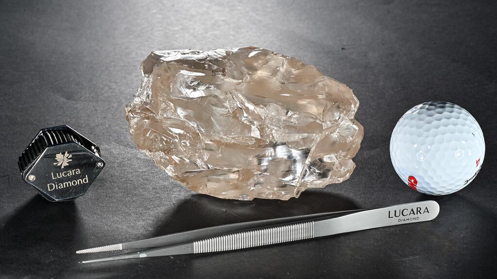 2492-carat rough diamond from Karowe mine