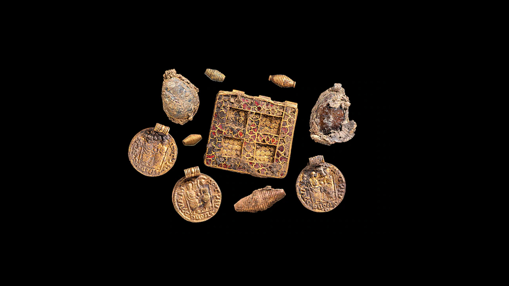 A closer look at the beads and pendants on the necklace (Image courtesy of The Museum of London Archaeology)