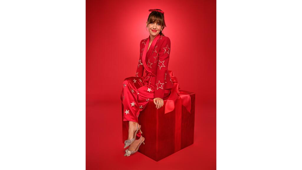 Allison Brie Macy’s holiday campaign