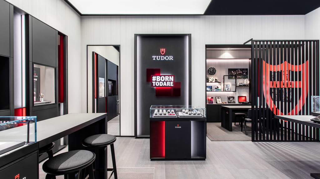 Tudor’s brand colors, along with its motto, #borntodare, decorate the new Los Angeles boutique’s interior design.