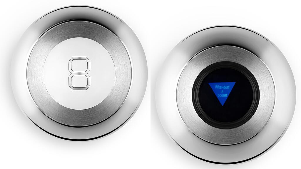 Marie Lichtenberg Magic 8 Ball Objet D’Art