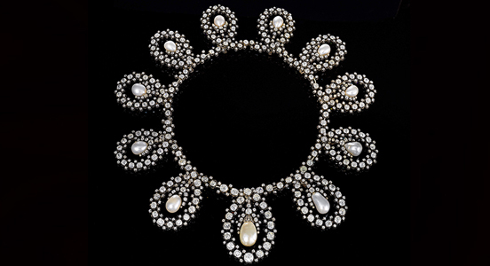 The Italian royal tiara can be turned into a necklace, as pictured here. The Italian royal tiara can be turned into a necklace, as pictured here.