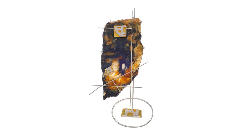 The “View from Above” pin by Liaung Chung Yen in 22-karat yellow gold and silver on a steel pin, featuring a 162-carat nellite slice.