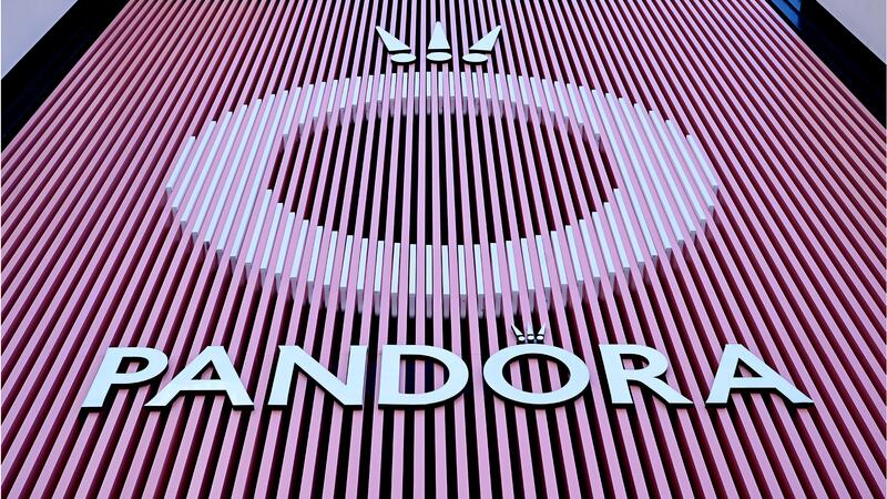 Pandora Las Vegas store exterior