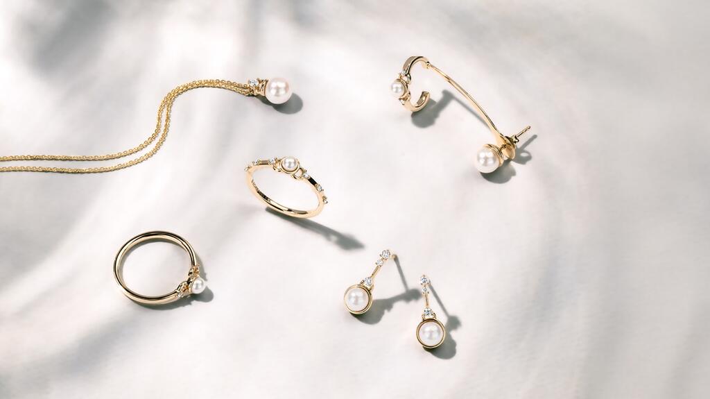 A selection of jewelry from Ecksand’s new “Wonder Pearl” collection Ecksand Wonder pearl jewelry