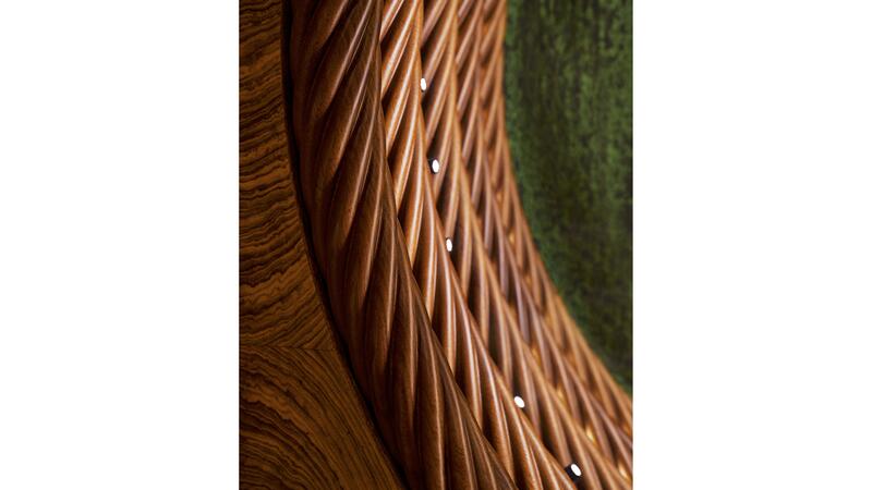 Closeup of vitrine with Cable design