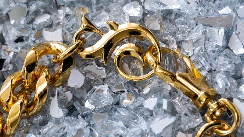 Snoop Dogg Lovechild necklace clasp