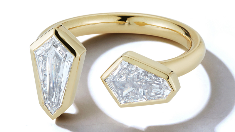 Jemma Wynne created its minimal version of a toi-et-moi ring in 2014. Here, the “Open Ring” features shield-cut diamonds set at different angles, a brand signature (price upon request).