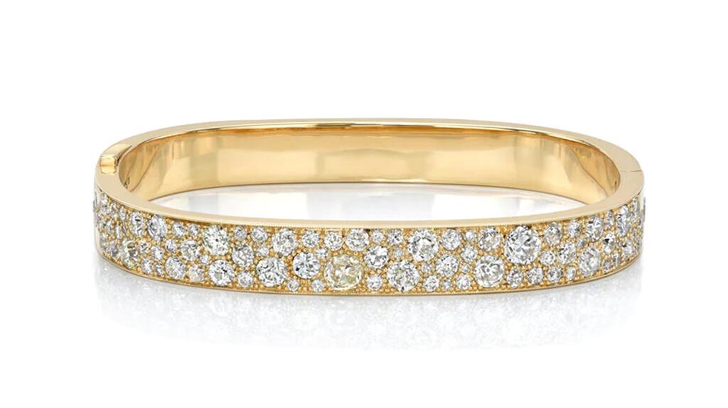 Single Stone “Cobblestone” bangle bracelet in 18-karat yellow gold with more than 6 carats of diamonds